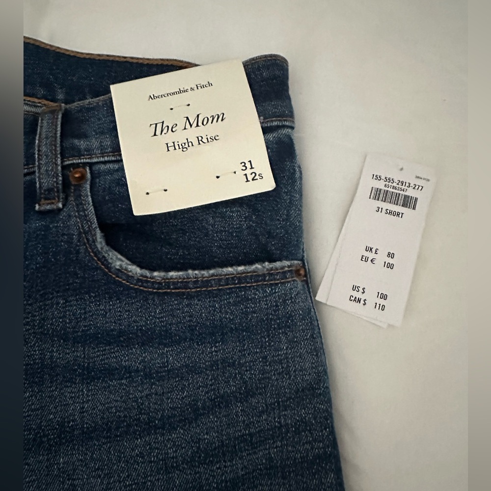NWT Abercrombie & Fitch the mom high rise denim jeans. Size 31/12 short